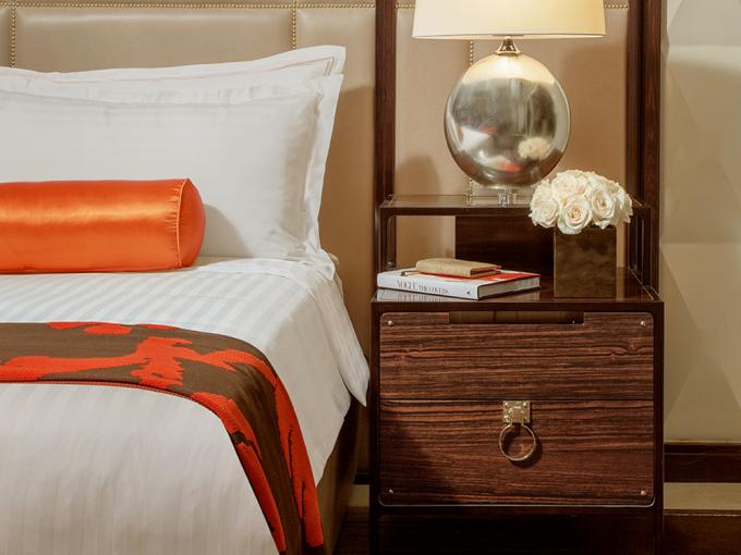 Custom Eco Friendly Hotel Wooden Bedroom Furniture Modern Design 0
