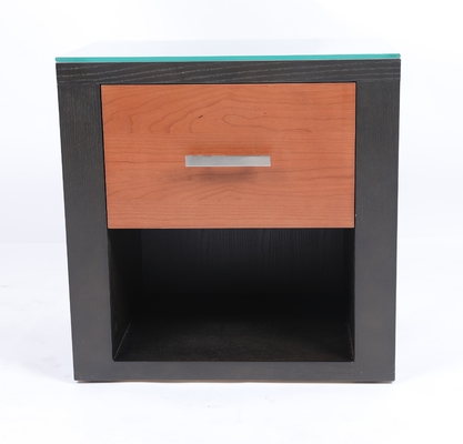 Giá tốt. Two Color Wood Bedside Table Hotel And Home Bedroom Furniture Metal Handle trực tuyến